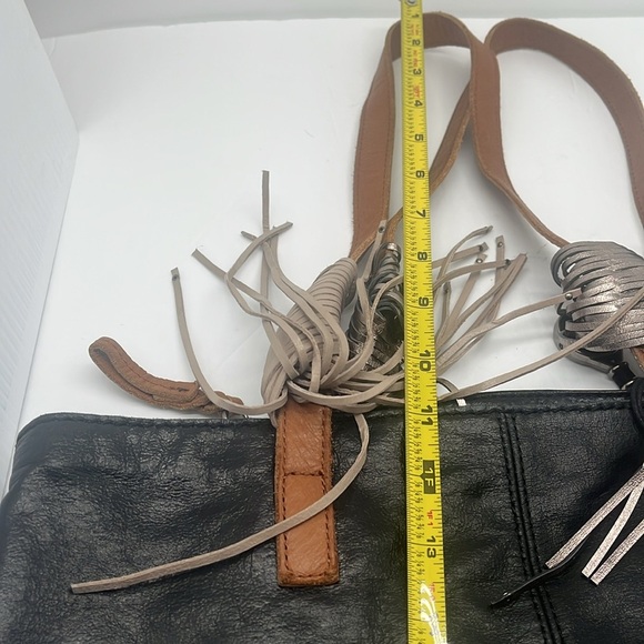 The Sak Palisade Black Leather Shoulder Tote Bag Buttery Soft Fringe+Charm Roomy - Picture 4 of 17